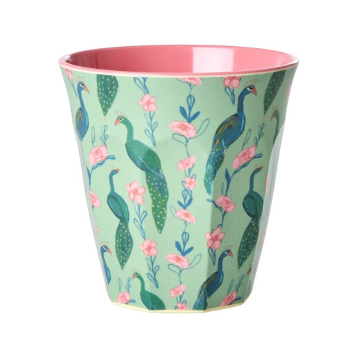 Peacock Power | Melamin Becher Medium | Rice - mittelgroßer robuster Becher mit buntem Muster mit Pfauen und Blumen in Grün Türkis Rosa