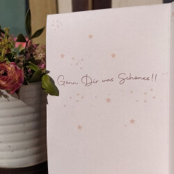 Lustige Gutschein Karte „Gönn Dir was Schönes“ – Fruchtfliege | Klappkarte aus Recyclingpapier + Kraftumschlag