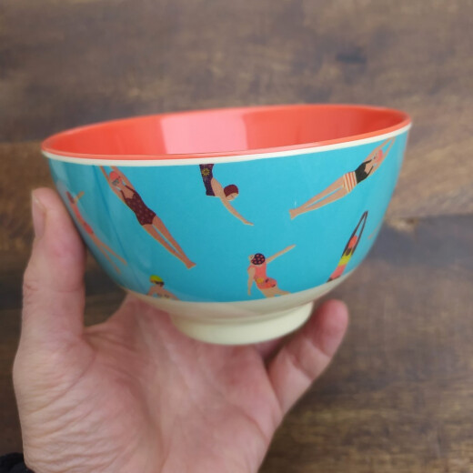 Retro Swimster | Melamin Schüssel | Klein | Rice - kleine robuste Schüssel für Snacks Desserts Beilagen mit sommerlich bunten Schwimmerinnen Muster