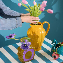 Keramikkrug in warmem Gelb von Rice