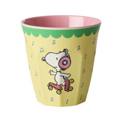 Snoopy auf Rollschuhen | Melamin Becher Medium | Gelb |...